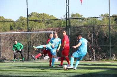 Kemer'de Türk-Rus Dostluk Maçı Yapıldı