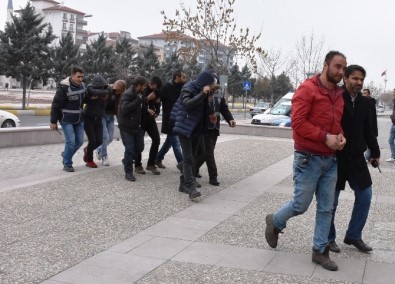 Aksaray'da 60 Bin Liralık Kablo Çalan Hırsızlar Yakalandı