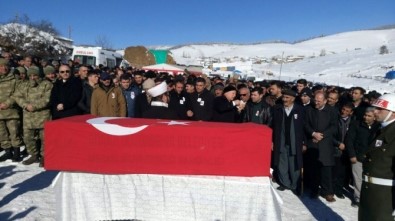 Bakan Akdağ, Şehidin Cenaze Törenine Katıldı