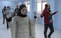 FOLKLOR - Bu Öğrencilerin Engelli Olduğuna Kimse İnanmıyor...