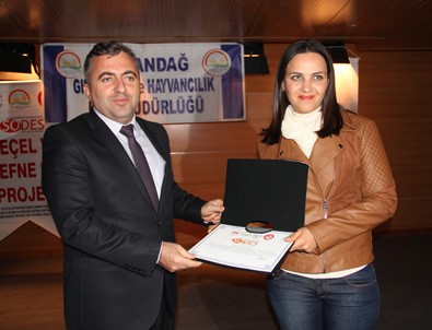 Defne ve reçel kursiyerlerine sertifika