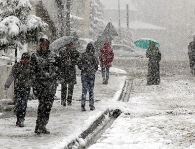 Dikkat! Kar geri geliyor