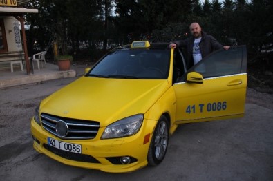 (Öze Haber) 100 Bin TL'lik Lüks Otomobilini Taksiye Çevirdi