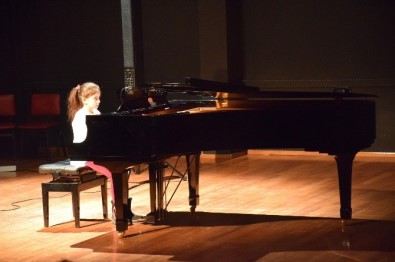 Piyano ve gitarın uyumu müzikseverleri hayran bıraktı