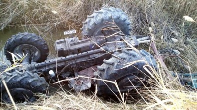 Sökeli Çiftçi Traktör Kazasını Ucuz Atlattı