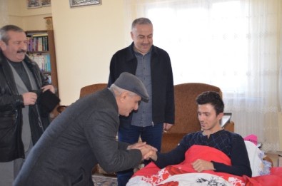 Tosya'da Siyasi Parti Temsilcileri Yaralı Polisi Ziyaret Etti