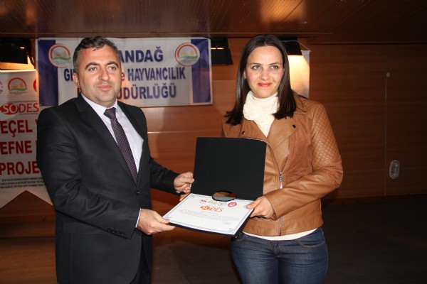 Defne ve reçel kursiyerlerine sertifika