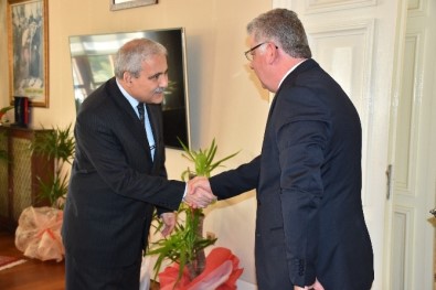 Balkan Türklerinden Vali Güvençer'e Ziyaret