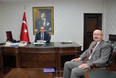 Belediye Başkanı Hayri Samur'dan Vali Tapsız'a Ziyaret