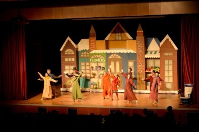 Büyükşehir'den Çocuklara Müzikli Tiyatro Oyunu
