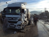İzmir'de Hafriyat Kamyonu İle Tanker Çarpıştı Açıklaması 1 Yaralı