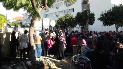 Mersin'de Suriyelilerin '100 TL' Yoğunluğu