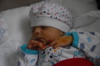 AKRABA EVLİLİĞİ - 15 Günlük Bebeği, İki Evladını Kaybettiği Hastalığın Pençesinde