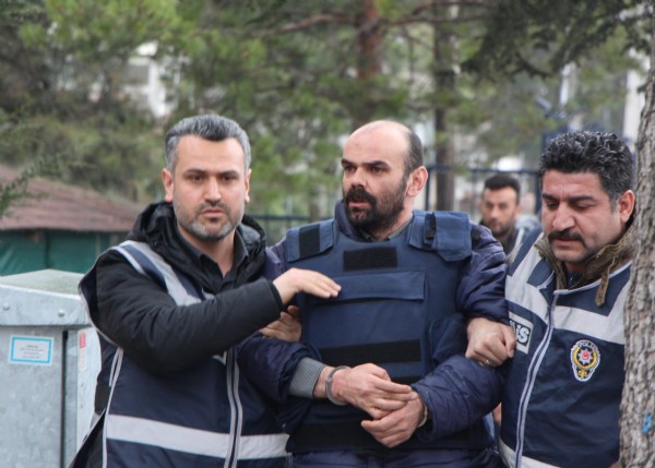 Mahkeme başkanı bile dayanamadı