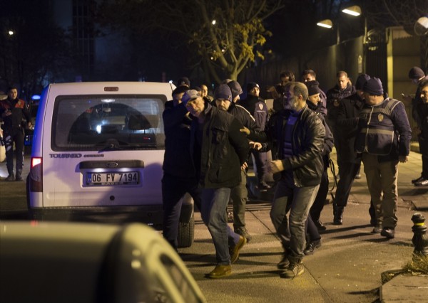 ABD Ankara Büyükelçiliği önünde silah sesleri