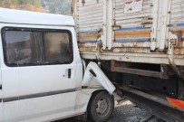 FAHRI YıLMAZ - Bilecik'te Trafik Kazası, 1'İ Ağır, 3 Yaralı