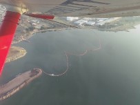 DENİZ UÇAĞI - Denizdeki Baz Yağı Sızıntısı Havadan Görüntülendi