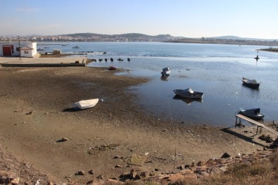 Edremit Körfezinde Deniz 15 Metre Çekildi