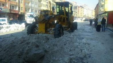 Hakkari'deki Kar Yığınları Temizleniyor