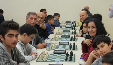 Muratpaşa Yaşlı Evi Üyeleri Satranç Turnuvasında