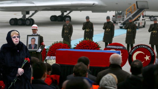 Karlov, devlet töreniyle uğurlandı