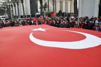 İzmir'de 'Şehitlere Saygı, Teröre Lanet' Yürüyüşü