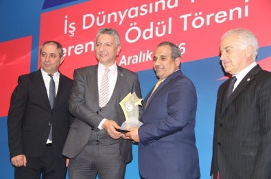 KOTO Meclis Başkanı Doğan, YTSO'da Ödül Verdi