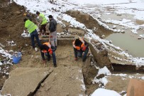 TEMEL KAZISI - Temel Kazısında 2 Bin Yıllık Lahitler Bulundu