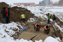 TEMEL KAZISI - Temel Kazısında Lahitler Bulundu