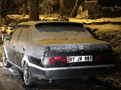 Alanya'da Kar Yolları Kapattı, Karayolları Tuzlama Çalışması Yaptı