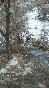 Ambulans Şarampole Yuvarlandı Açıklaması 3 Yaralı