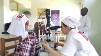 GÖZ MUAYENESİ - Azerbaycanlı Ve Türk Doktorlar Uganda'da Uygulamalı Katarakt Eğitimi Verdi
