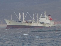 ORKİNOS - Çeşme'de Karaya Oturan Gemi Henüz Kurtarılamadı