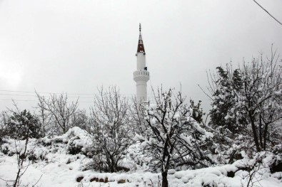 Kemer'de Kar Yağışı