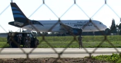 118 Yolcusu Bulunan Libya Uçağı Kaçırıldı