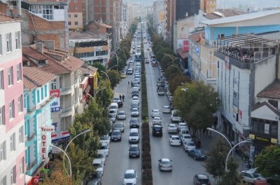 Çorum'da Gazi Ve İnönü Caddelerine Park Yasağı Getirildi