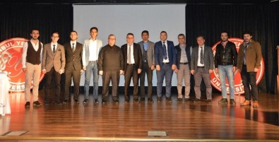 İstanbul Yeni Yüzyıl Üniversitesi 'Mesleğin Vizyonları' Konferansı
