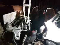 Otomobil Evin Duvarına Çarptı Açıklaması 4 Yaralı