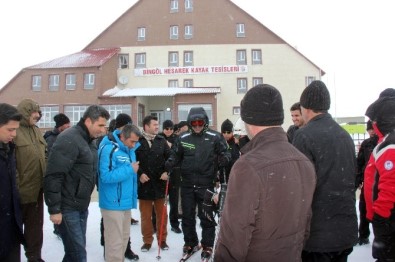 AK Parti Genel Başkan Yardımcısı Yılmaz, Kayak Yaptı