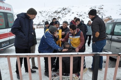 Kars'ta Trafik Kazası Açıklaması 2 Yaralı