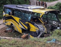Malezya'da otobüs nehre düştü: 14 ölü, 16 yaralı