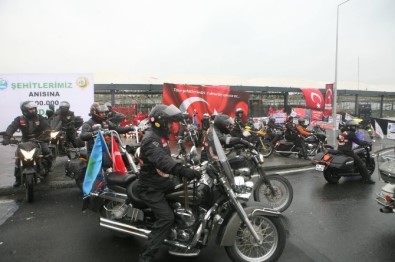 Motosiklet Tutkunları Şehitler Tepesi'nde Terörü Protesto Etti