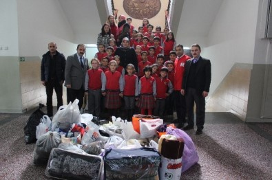 Öğrencilerden Halep'e Gıda Ve Giyim Yardımı