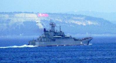 Rus Savaş Gemisi Çanakkale Boğazı'ndan Geçti