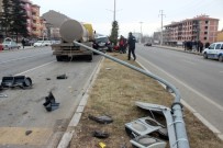RECEP SARı - Kütahya'da Asit Tankeri Karşı Şeritteki Otomobile Çarptı