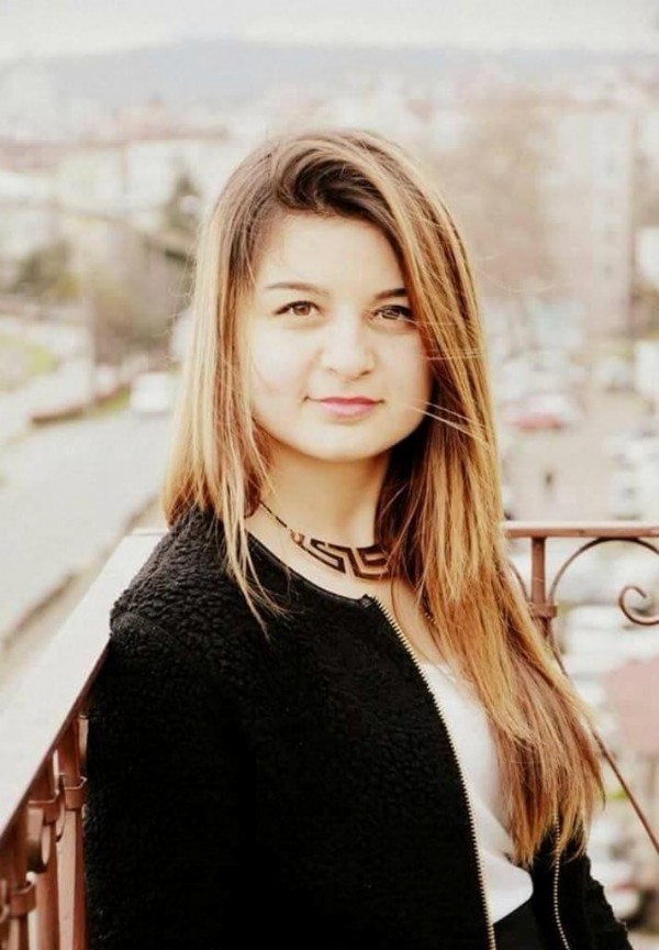 Kaza kurbanı genç kızlar kurtarılamadı!