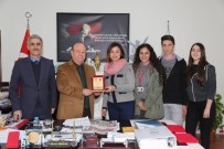 MESUT ÖZAKCAN - Başkan Özakcan'a Destek Plaketi