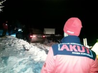 Dağ Yolunda Mahsur Kalan Aileyi AKUT Kurtardı