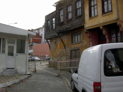 Mudanya'da Metruk Binalar Tehlike Saçıyor