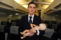 Kahraman Kabin Memuru 1,5 Aylık Bebeğin Hayatını Kurtardı